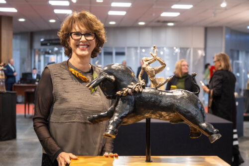 Exposição “Os Mitos da Ilha de Creta” traz o imaginário da mitologia grega para o hall da Alesc