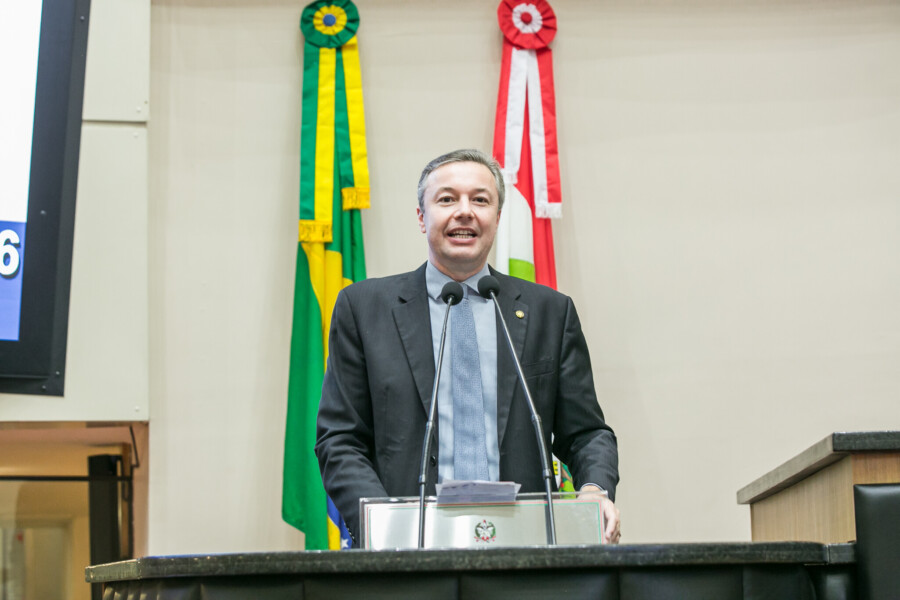 - Deputado Napoleão Bernardes (PSD)