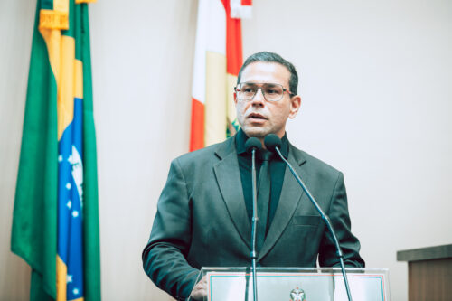 Assembleia presta homenagem à Igreja Getsêmani, de Chapecó, e seu pastor