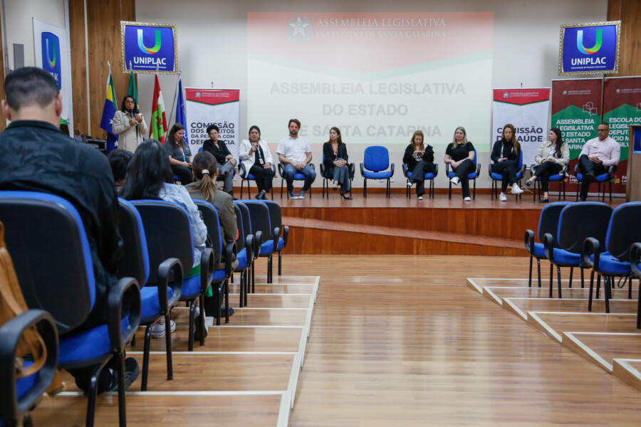 Mesa Redonda com palestrantes