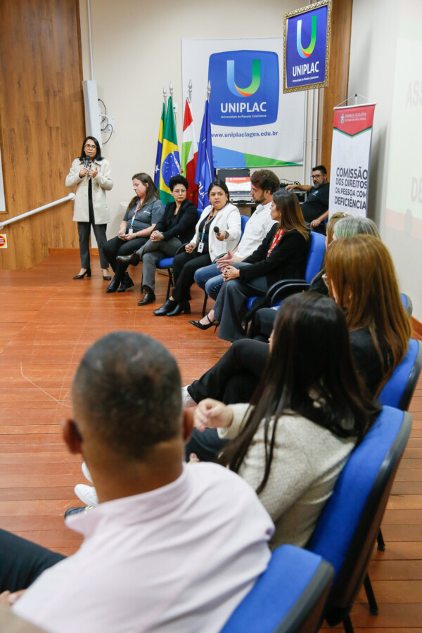 Mesa Redonda com palestrantes