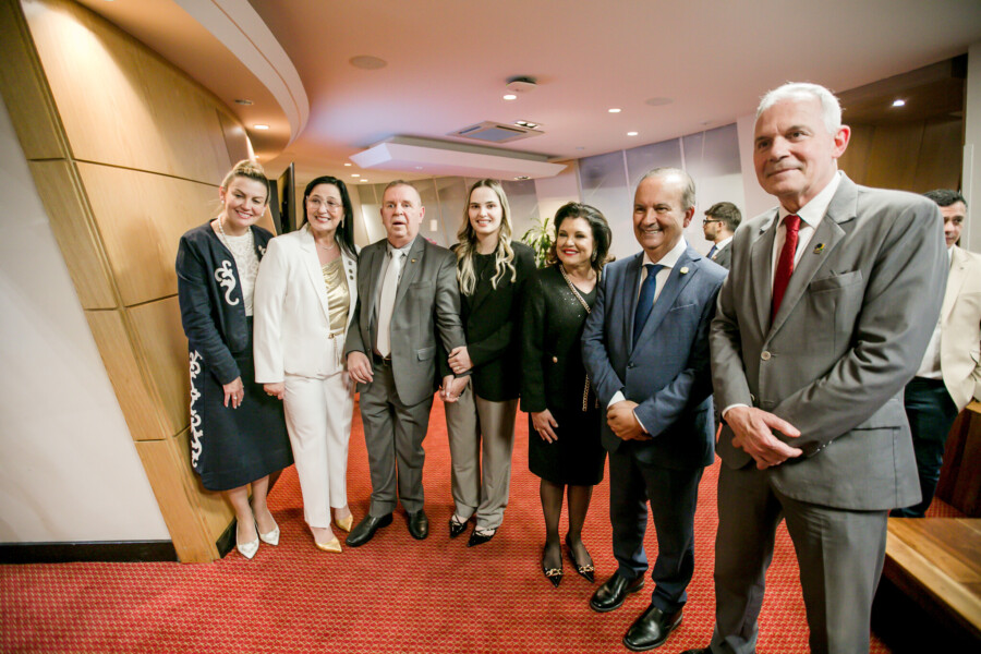- Vânia Franco - Secretária executiva de Articulação Nacional  - Deputado Maurício Eskudlark (PL) 
- Marilisa Boehm  Vice-Governadora de Santa Catarina   - Jorginho dos Santos Mello -  Governador de Santa Catarina - Carlos Alberto Civinsk - Presidente Tribunal Regional Eleitoral de Santa Catarina