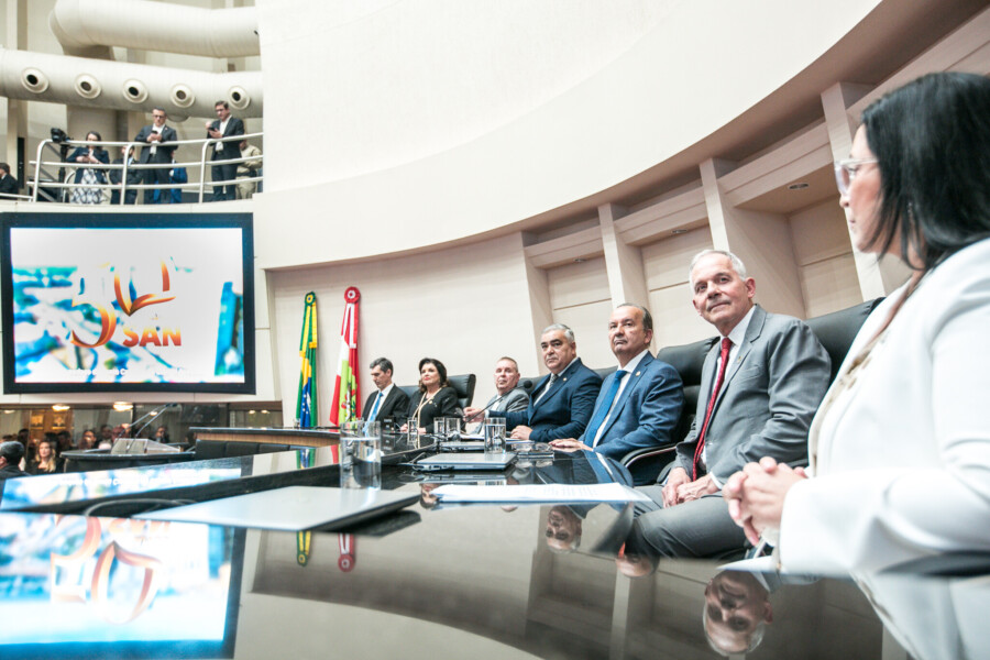 -Andreas Eisele - Sub.Procurador de Justiça - Marilisa Boehm  Vice-Governadora de Santa Catarina  - Deputado Maurício Eskudlark (PL)  - Deputado Sargento Lima (PL) 	

- Jorginho dos Santos Mello -  Governador de Santa Catarina-- Carlos Alberto Civinsk - Presidente Tribunal Regional Eleitoral de Sa