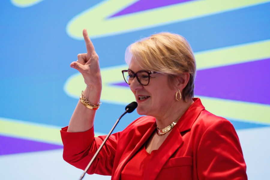 - Deputada Luciane Carminatti (PT)