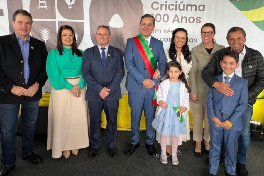 Deputado Rodrigo Minotto participou do tradicional desfile cívico-militar em Criciúma.
