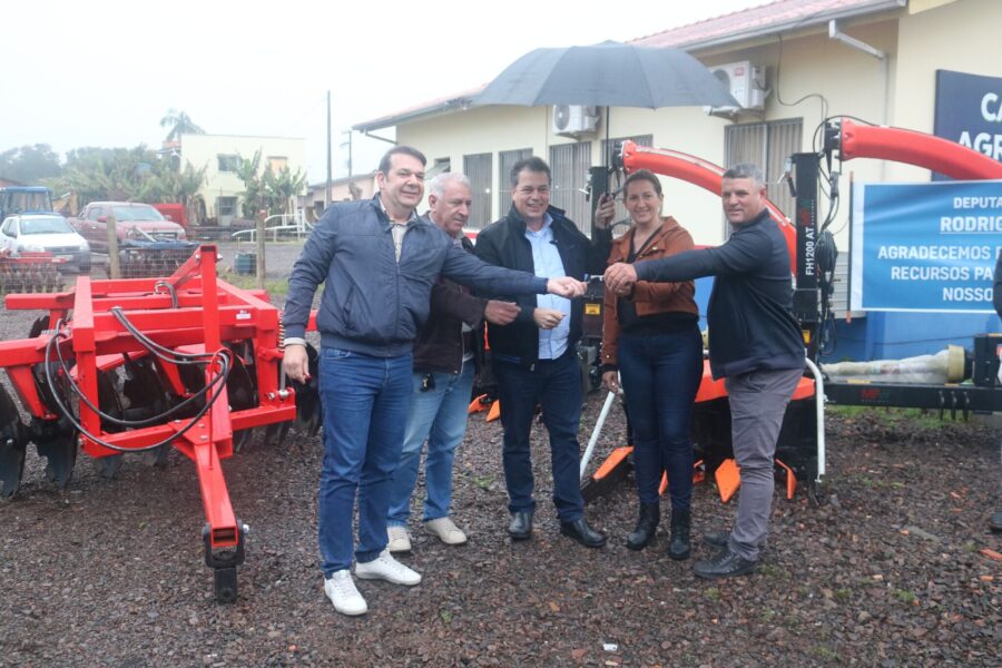 Deputado Minotto viabiliza R$ 500 mil em equipamentos para a agricultura de São João do Sul.