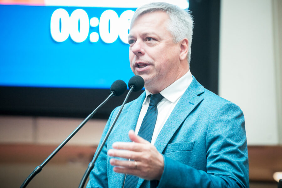 Fabiano solicita que governo intervenha junto à Celesc para que receba trabalhadores em greve