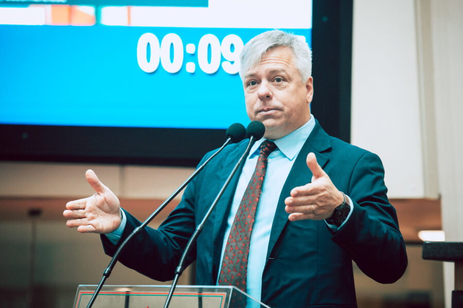 Fabiano critica Congresso Nacional por pautas de anistia, blindagem e orçamento secreto