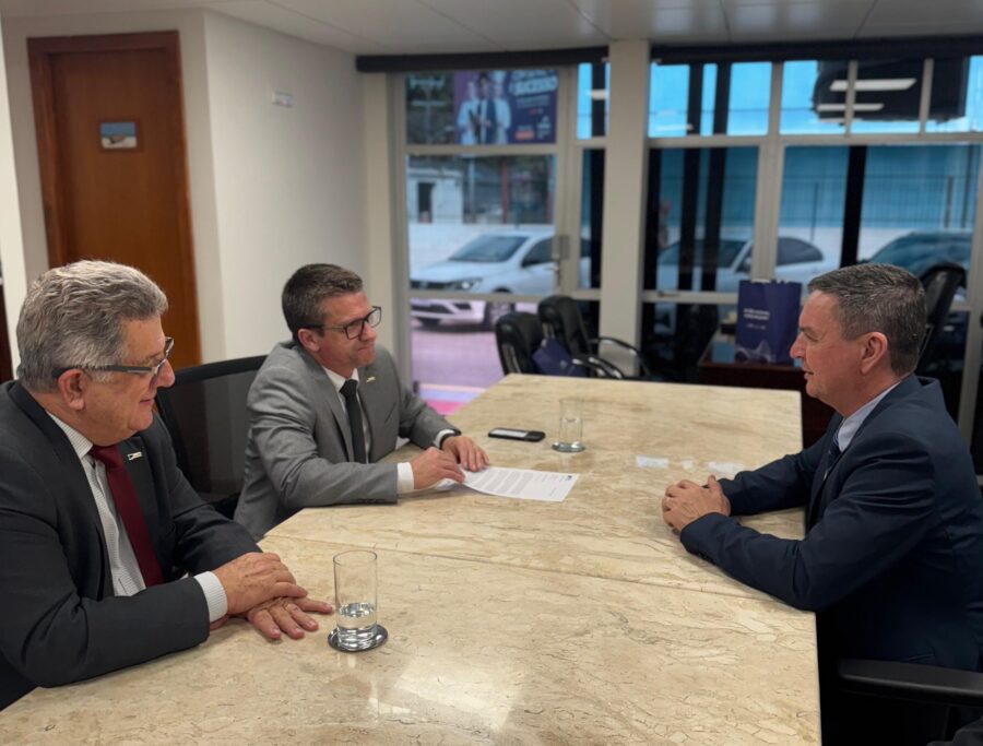 Adilson Girardi recebe o presidente da FCDL/SC, Onildo Dalbosco Júnior.