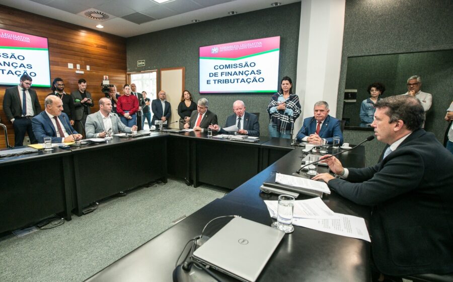 A Comissão de Finanças é presidida pelo deputado Marcos Vieira.