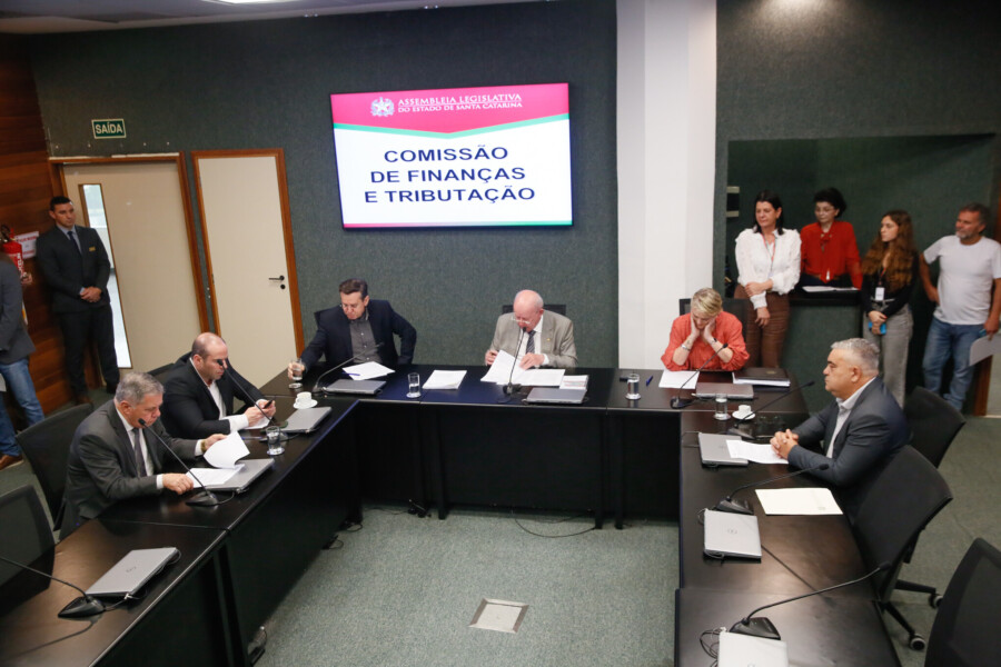 - Deputado Mário Motta (PSD)
 - Deputado Jessé Lopes (PL)  - Deputado Jair Miotto (União) 	
 - Deputado Marcos Vieira (PSDB) - Deputada Luciane Carminatti (PT) 		
 - Deputado Sargento Lima (PL)