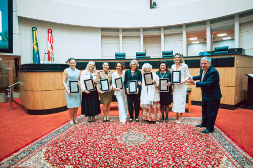 Mulheres que são referência recebem homenagem em sessão especial da Alesc
