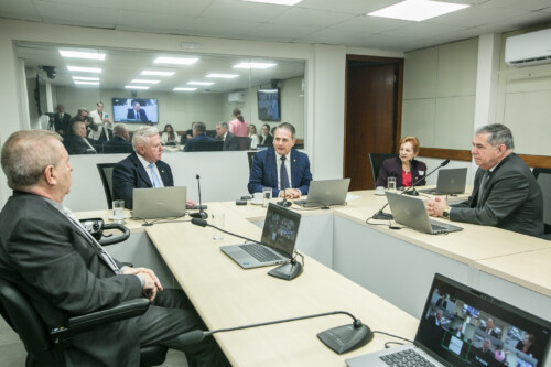 - Deputado Maurício Eskudlark (PL) 
- Deputado Nilso Berlanda (PL)
 - Deputado Altair Silva (PP) 	-- Maria Tereza Bustamante - chefe de gabinete da presidência  da Câmara de Comércio Exterior da Fiesc  - Deputado Mário Motta (PSD)
