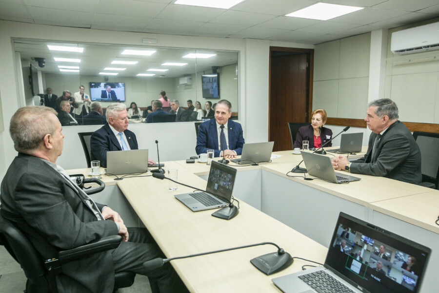 - Deputado Maurício Eskudlark (PL) 
 - Deputado Nilso Berlanda (PL)
 - Deputado Altair Silva (PP) - Maria Tereza Bustamante - chefe de gabinete da presidência  da Câmara de Comércio Exterior da Fiesc 
 - Deputado Mário Motta (PSD)