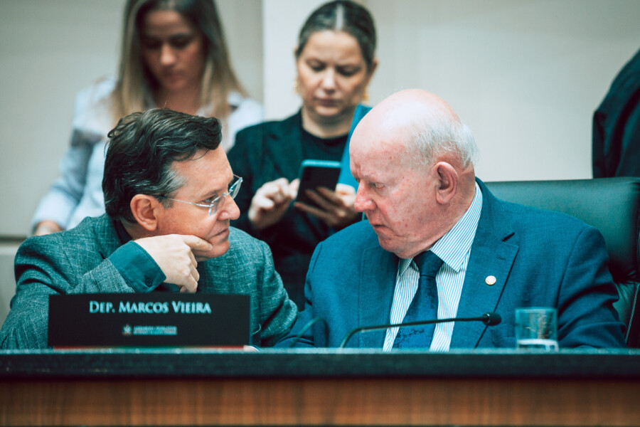 - Deputado Jair Miotto (União) 	
- Deputado Marcos Vieira (PSDB)