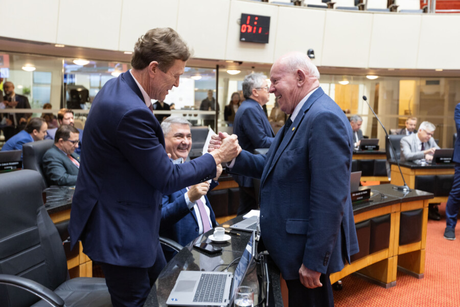 - Deputado Volnei Weber (MDB)
 - Deputado Marcos Vieira (PSDB)