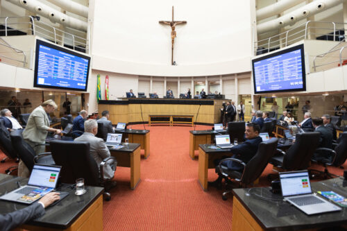 Deputados aprovam alterações no Universidade Gratuita e no Fumdesc