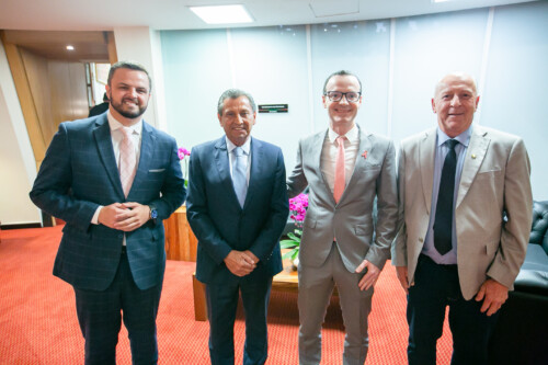 - Deputado Lucas Neves (Podemos) 	 - Deputado Julio Garcia (PSD) 	

-Dr. Fernando Vecchi Martins - Presidente da Sociedade Catarinense de Mastologia - Deputado Oscar Gutz (PL)