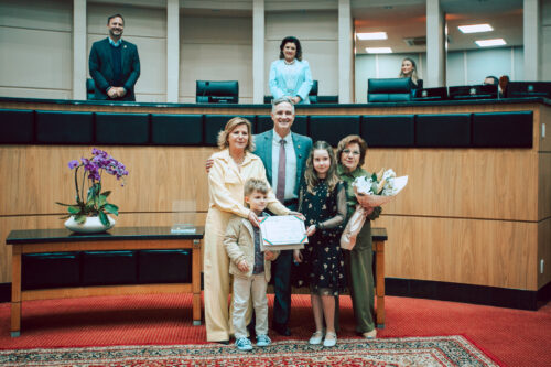 Vice-prefeita de Joinville, Rejane Gambin recebe o Título de Cidadã Catarinense
