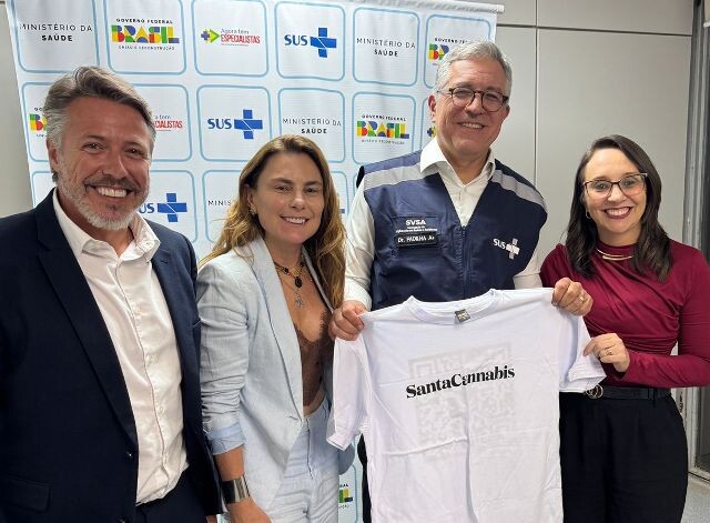Deputada teve audiência com o Ministro da Saúde em Brasília para discutir regulamentação das associações que produzem medicamentos à base de Cannabis.