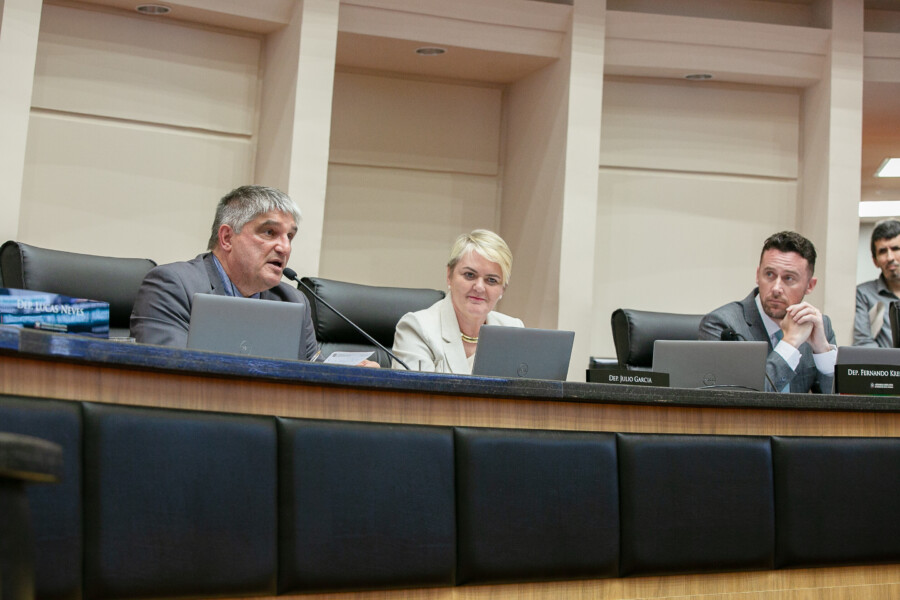 - José Fragalli - Reitor da Universidade de SC - UDESC - Deputada Luciane Carminatti (PT) 		
- Deputado Fernando Krelling (MDB)