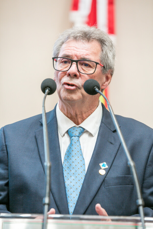 - Dr. Vanio Lisboa - Presidente do Sindicato dos Médicos do Estado de Santa Catarina (SIMESC)