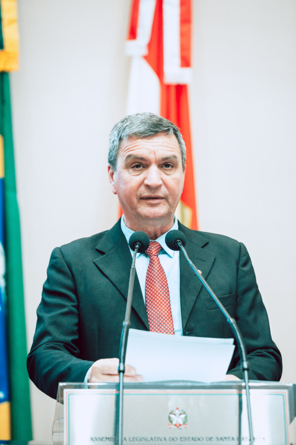 - Deputado Adilson Girard (MDB)