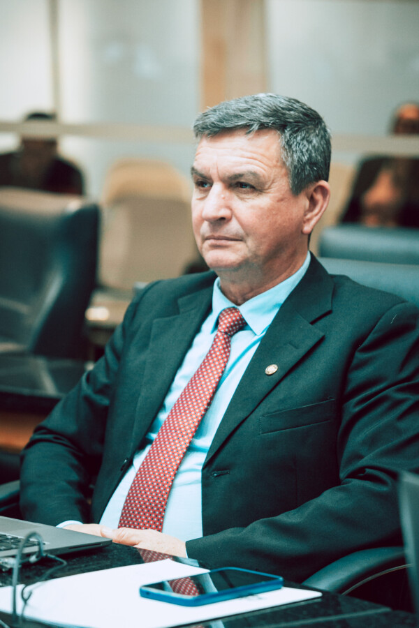 - Deputado Adilson Girard (MDB)