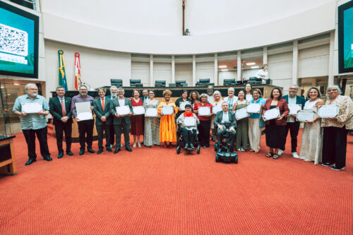 Professores recebem homenagem da Assembleia Legislativa