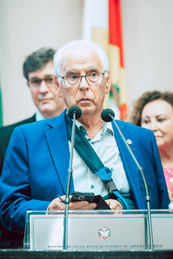 Moacir Pereira.