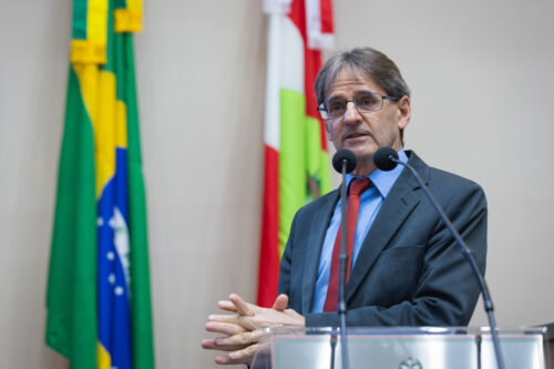 Sessão tem anúncio da chegada a SC de remédio para tratamento do câncer de mama