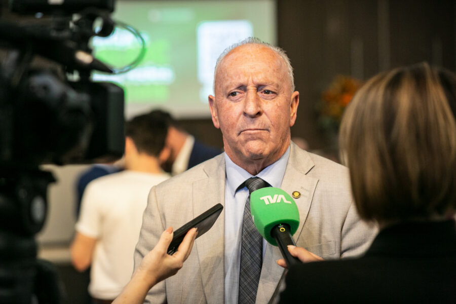 Deputado Oscar Gutz (PL), proponente da homenagem