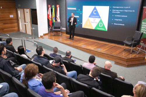 Servidores da Alesc participam de seminário de prevenção a golpes e fraudes