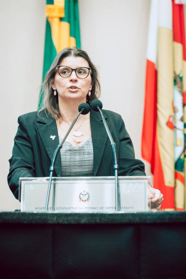 - MICHELE RONCALIO - Secretária da Fazenda de Florianópolis - SC