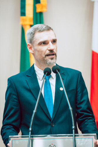 - Denys Afonso da Silva - do Grupo  CEO CHRISTAL Holding e CFO da Empresa Rudolph