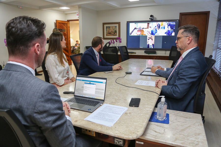 Assinatura da renovação do acordo de cooperação técnica foi feita de forma remota pelo vice-presidente da Alesc e pelo presidente do TRF-4