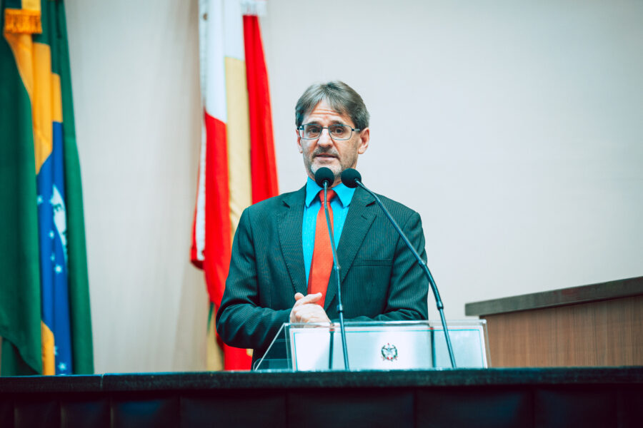 Deputado Neodi Saretta.