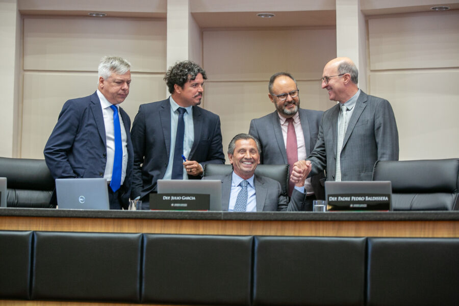 - Deputado Fabiano da Luz (PT) 	 - Deputado Marquito (PSOL) - Deputado José Milton Scheffer (PP)


 - Deputado Julio Garcia (PSD)