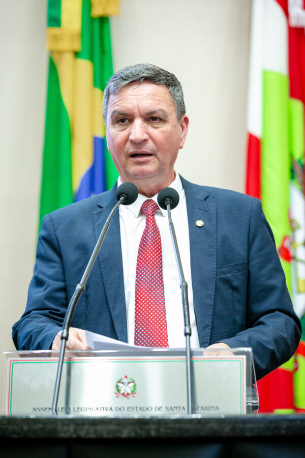 - Deputado Adilson Girard (MDB)