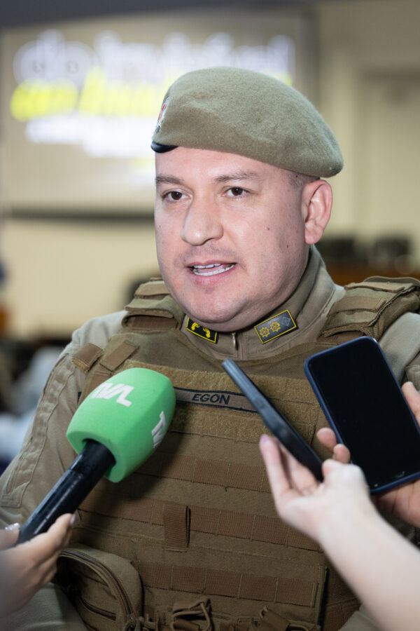 Tenente-coronel Egon, comandante do 8º Batalhão PM.