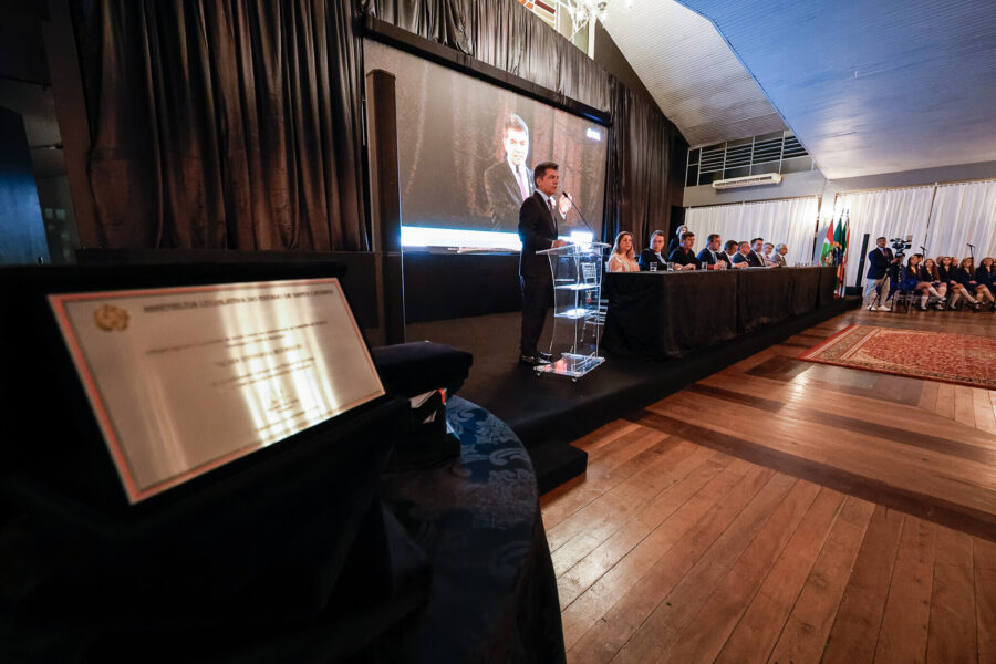 - Clésio Salvaro - Ex-Prefeito de Criciúma
