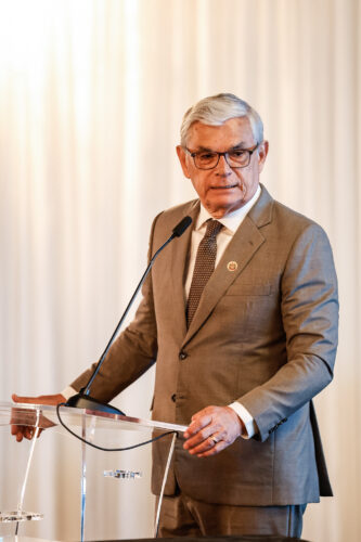 - Eduardo Pinho Moreira Ex-Governador de Santa Catarina