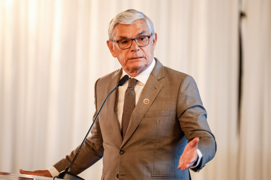 - Eduardo Pinho Moreira Ex-Governador de Santa Catarina