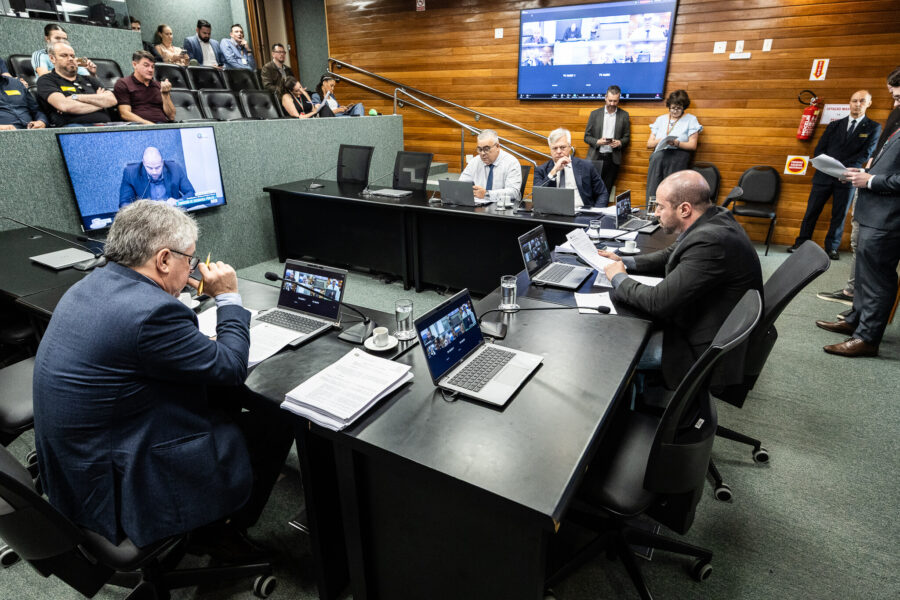Comissão de Segurança Pública da Alesc, que se reuniu nesta quarta-feira (12)