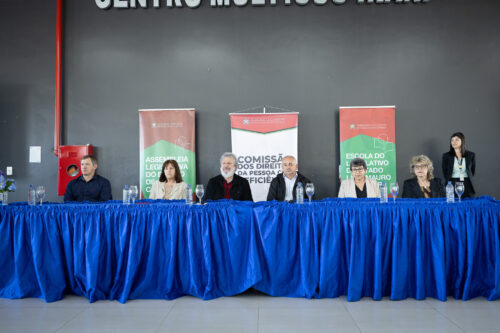 Seminário regional debate avanços no atendimento à deficiência intelectual e ao autismo em SC