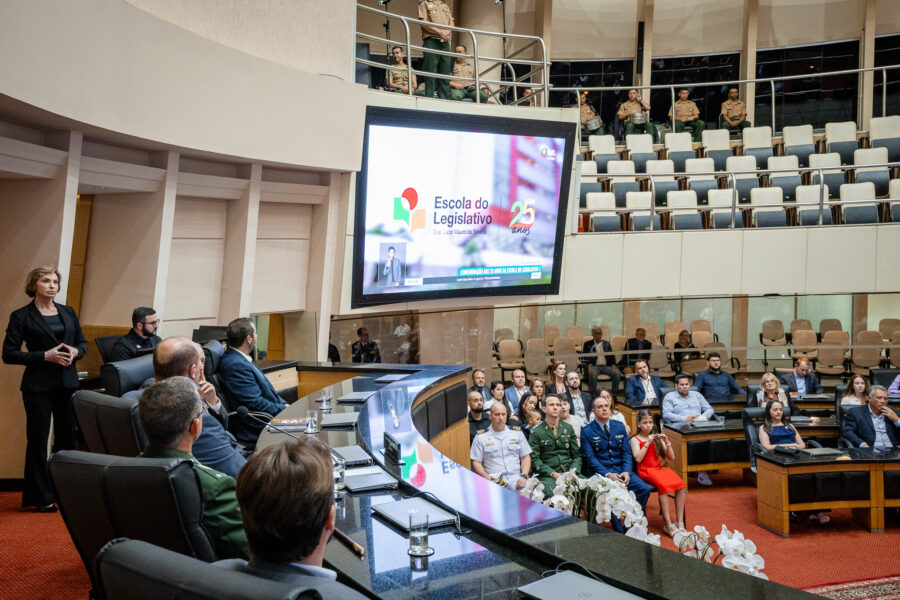 Sessão especial foi realizada na noite desta quarta (19), na Alesc