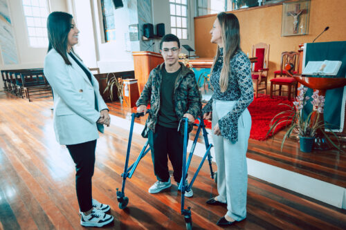 - Davi Marcos  Motta - Apaeano -Eduarda Medeiros Borghezan - Fisioterapeuta da Apae Orleans