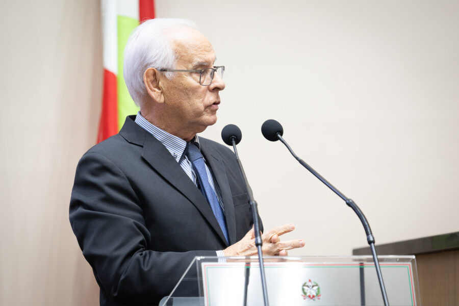 - Moacir Pereira - Jornalista
