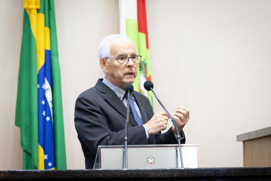 - Moacir Pereira - Jornalista