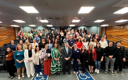 Evento na Alesc celebra o Dia dos Conselheiros Tutelares com palestra “Cuidando de Quem Cuida”